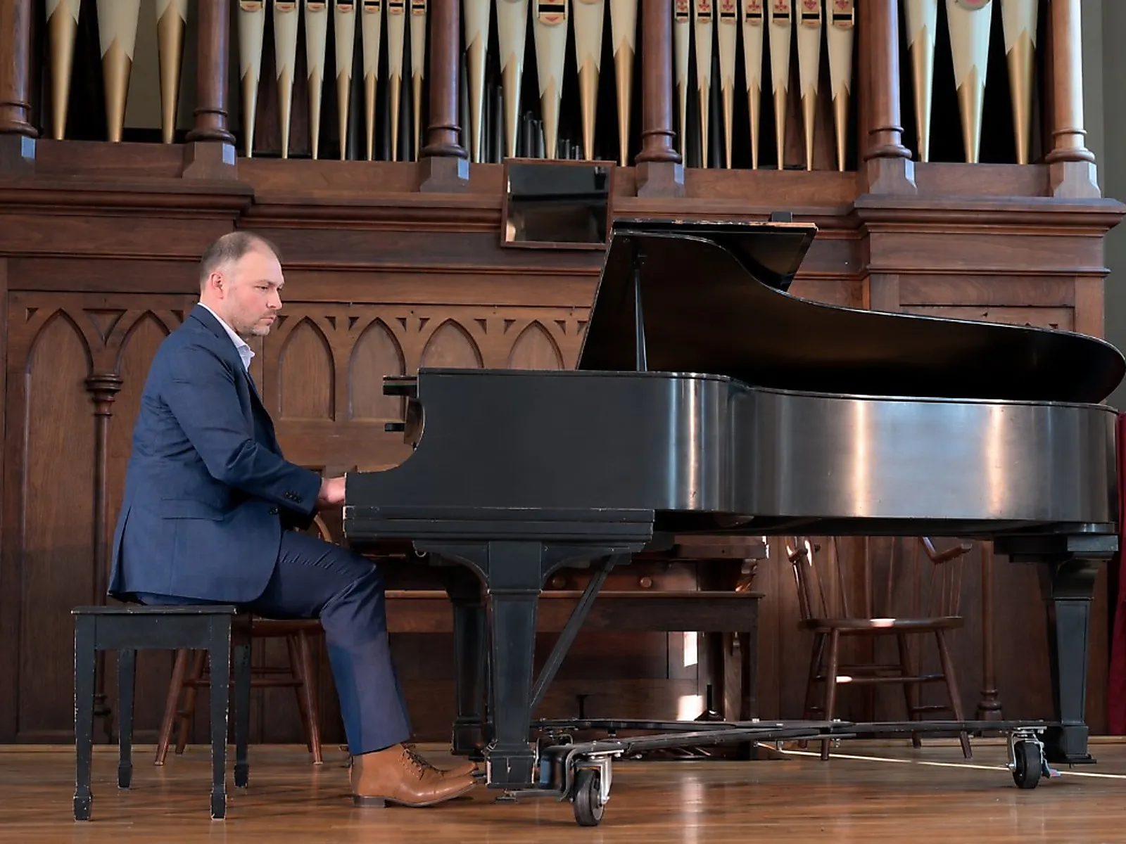 Peter Buniak playing classical piano at a grand piano